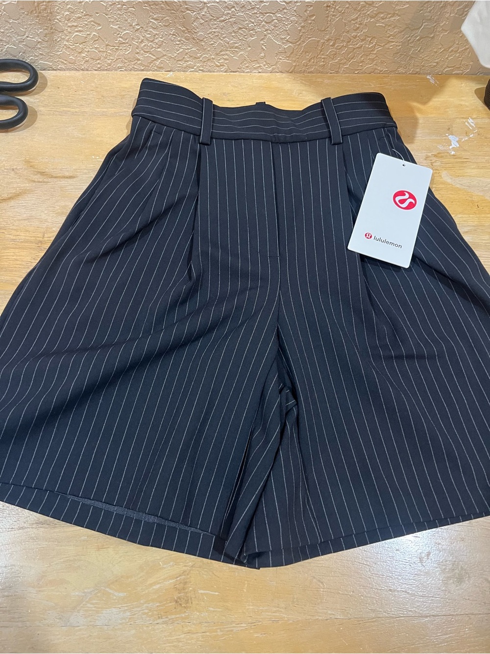lululemon athletica Daydrift Pleated High-Rise Short 7* Color BLK size xxs